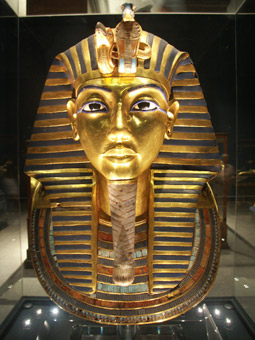 15-5-03-AE-Tutankhamun.jpg